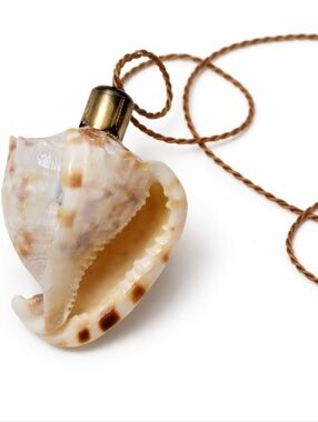 Vintage Natural Shell Pendant Necklace Braided Rope Cord Coastal Beach Boho 18